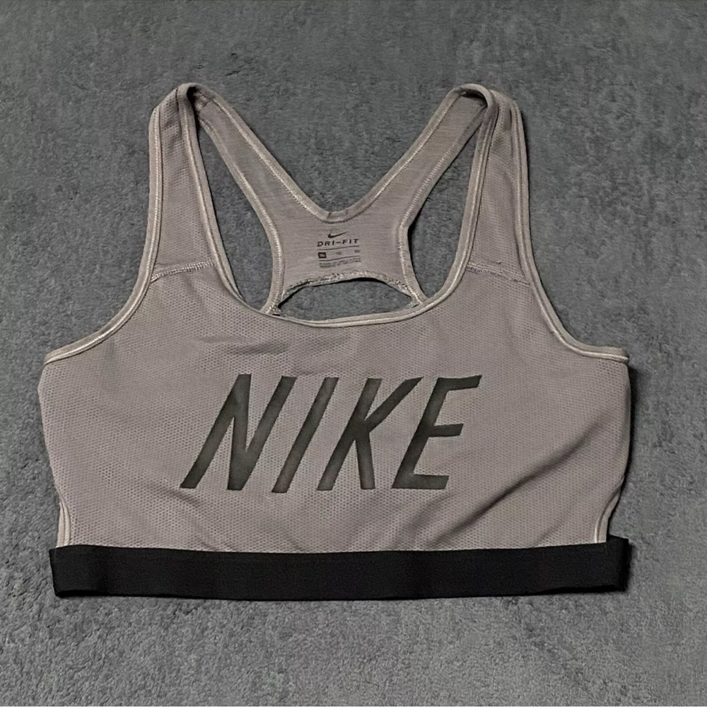 Woman’s Grey Nike Sports Bra (XL)